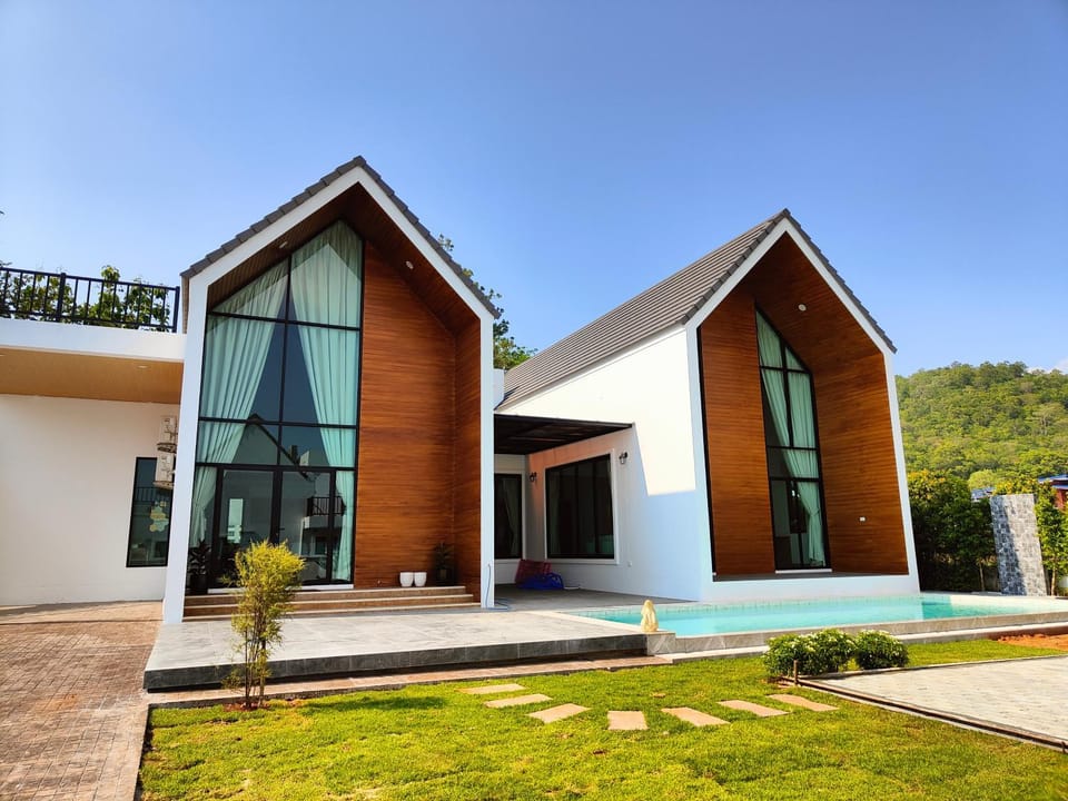 Property building, Day, Garden, Garden, Garden view, Pool view, Swimming pool