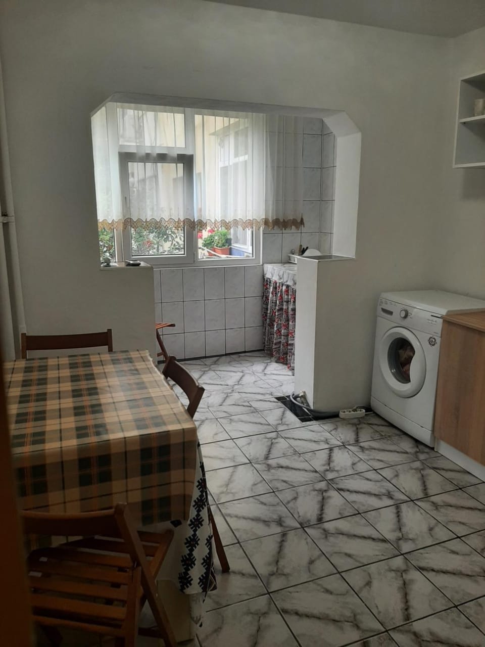 Kitchen or kitchenette, washing machine