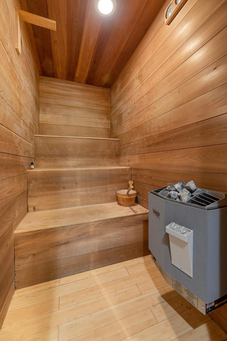 Vineyard Haven AC Jacuzzi Sauna Private En Suite House in Michigan