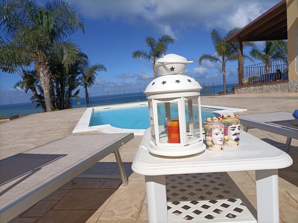 Pool view, Sea view, Swimming pool, sunbed
