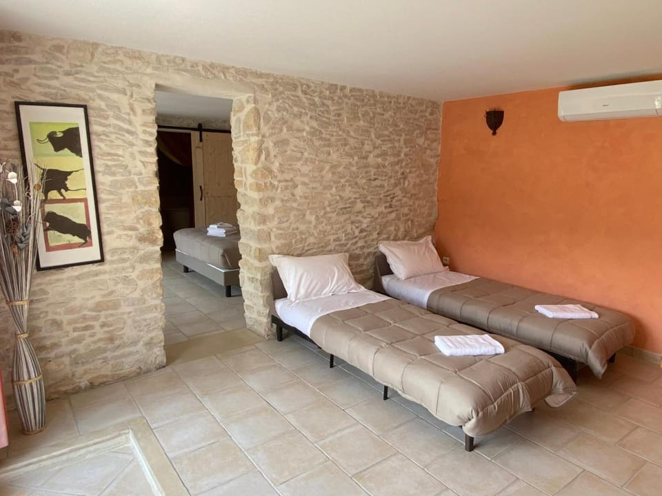 Le Mas de Ponge Bed and Breakfast in Nimes