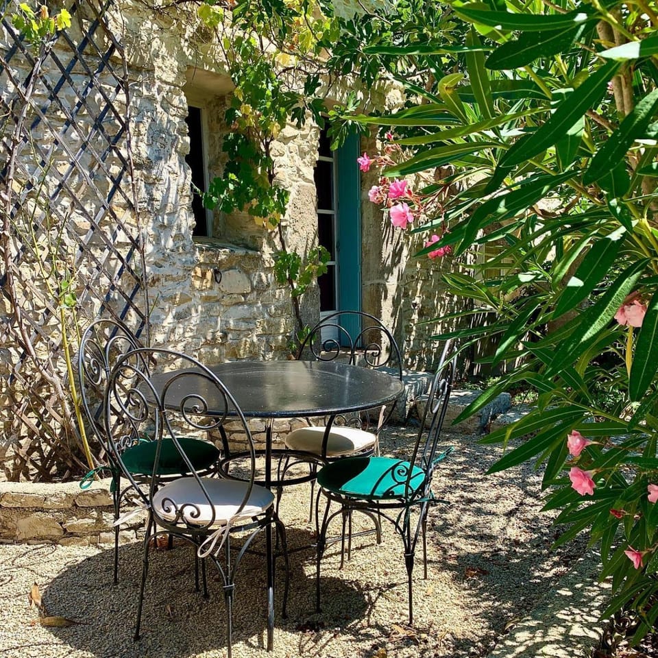 Le Mas de Ponge Bed and Breakfast in Nimes