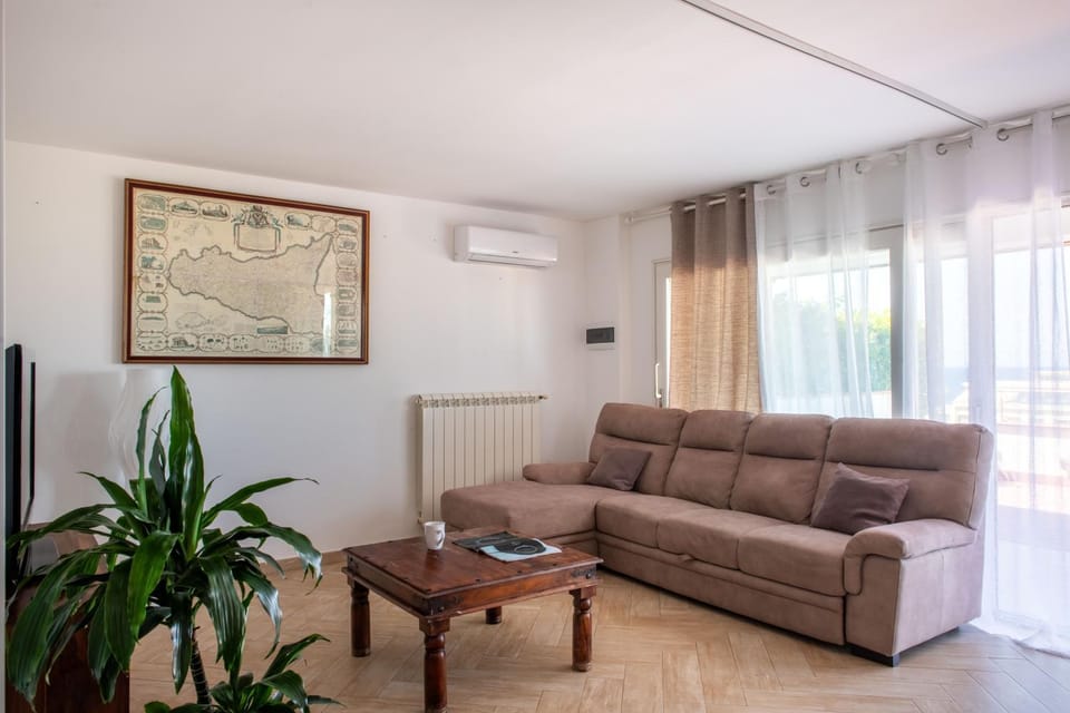 Living room, Seating area, internet