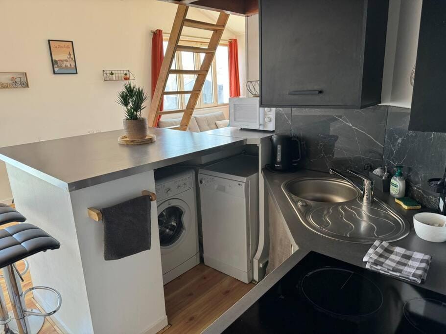 Kitchen or kitchenette, dishwasher, oven, stove