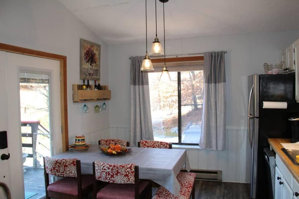 Cozy Cabin Walkable to Beech Mt Resort Cabin in Beech Mountain