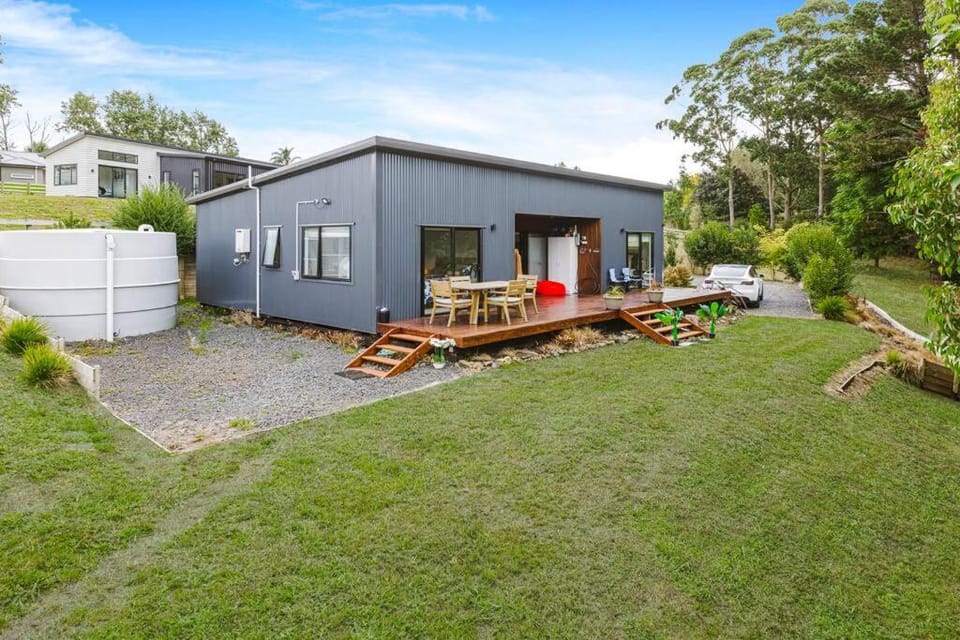 Tranquil Countryside Retreat with Modern Amenities House in Waikato