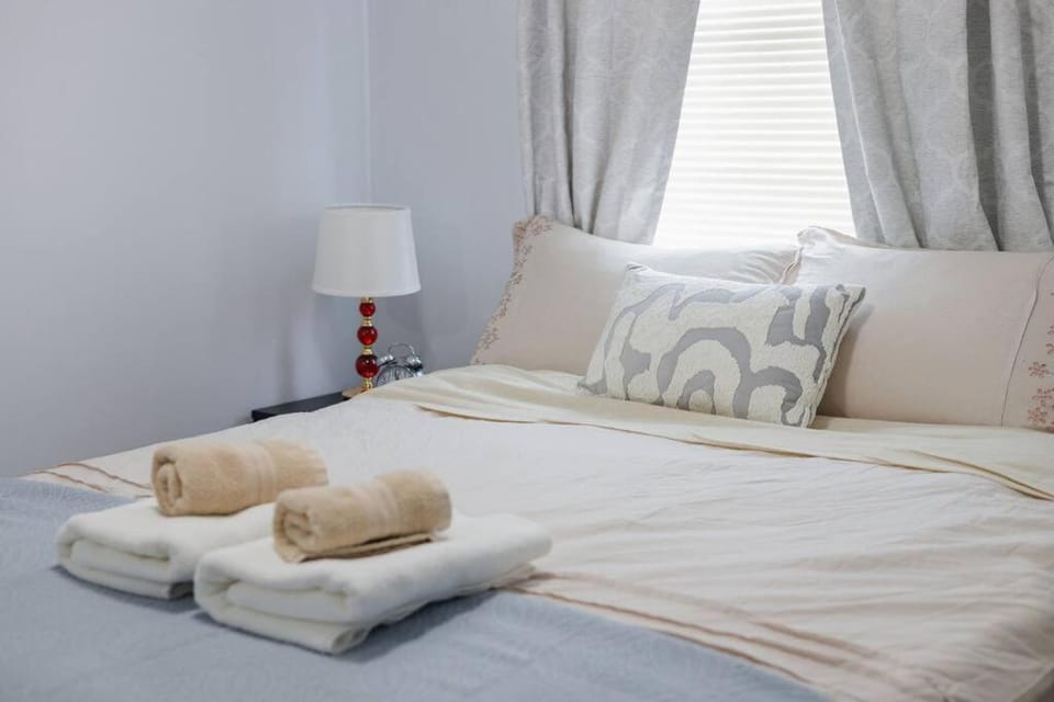 Convenient Braintree Home - 3 Bedroom Sleeps 8 House in Braintree