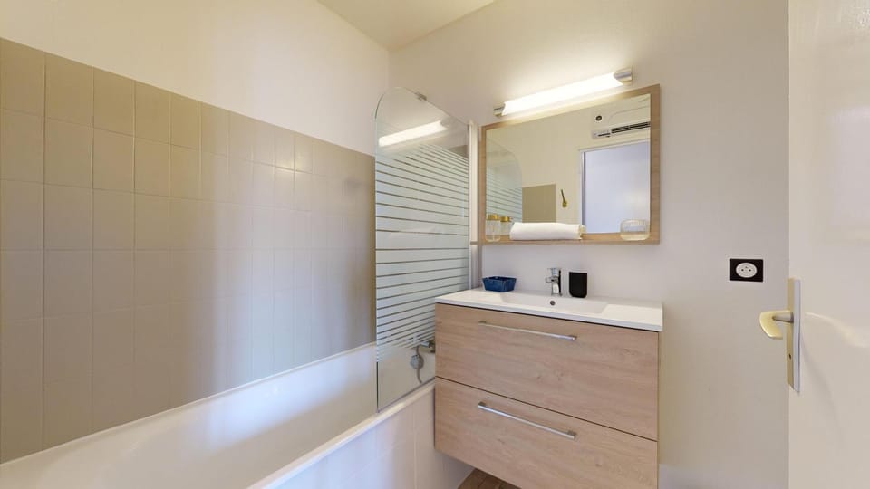 Bathroom, Bath