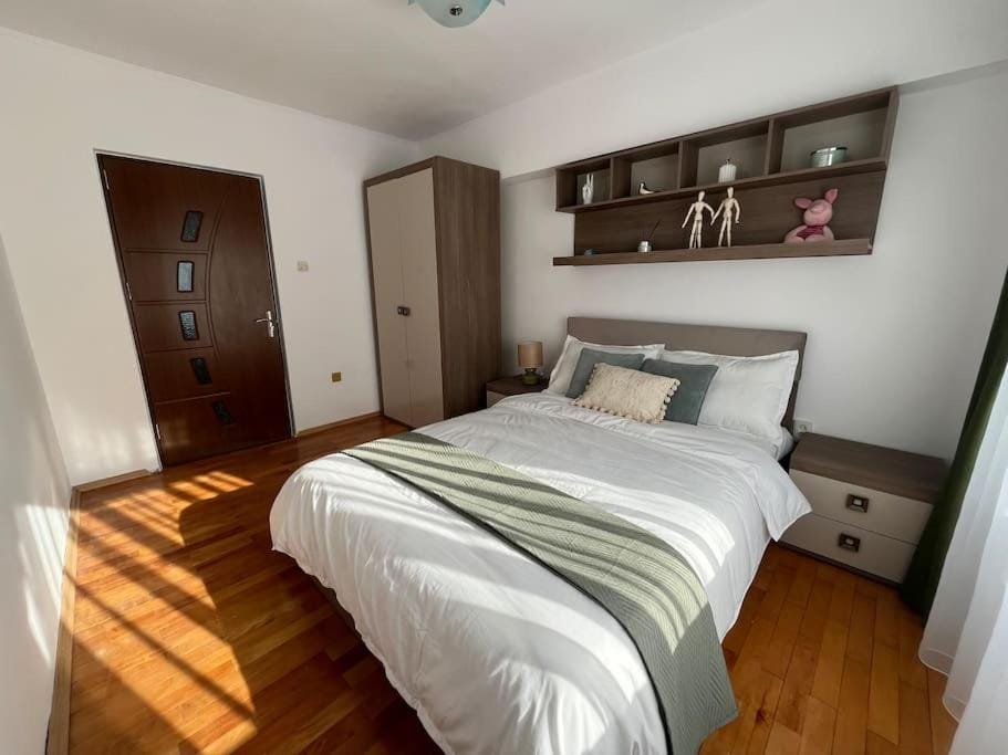 Bed, Photo of the whole room, Bedroom, wardrobe