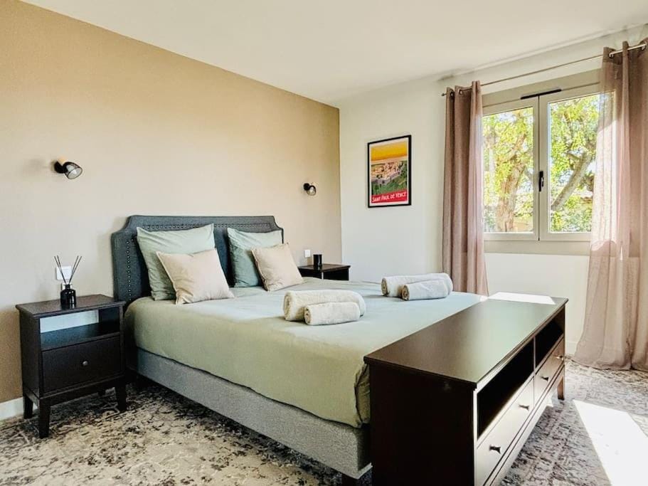 Bastide de charme sous les pins avec piscine Villa in Saint Paul de Vence