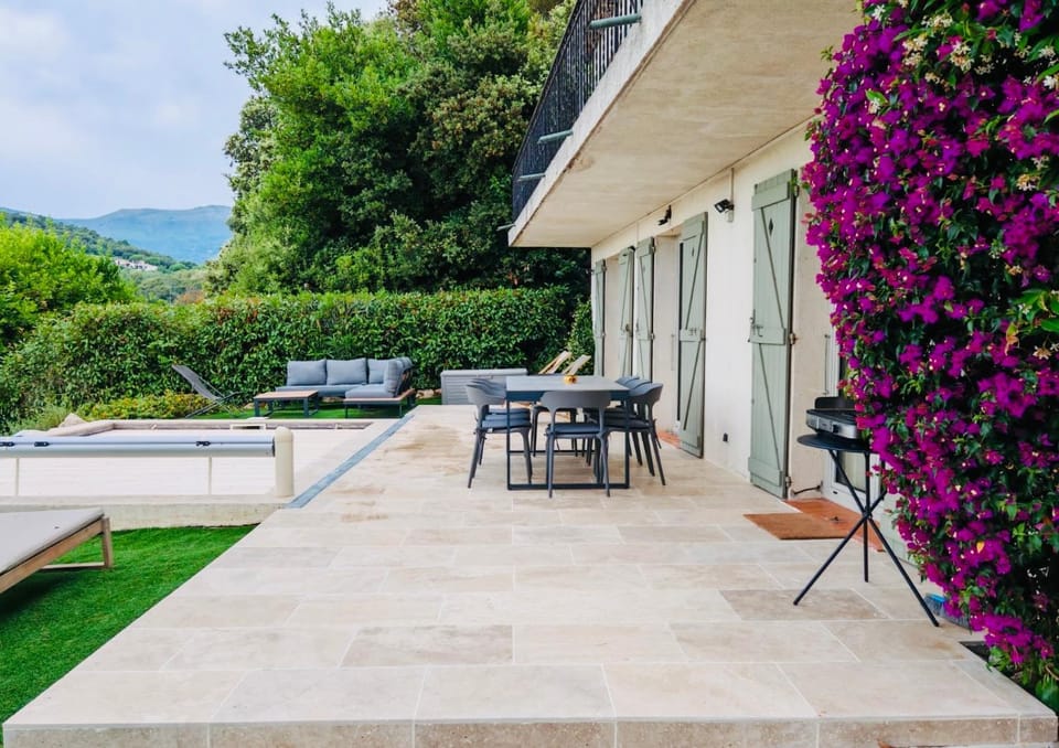 Bastide de charme sous les pins avec piscine Villa in Saint Paul de Vence