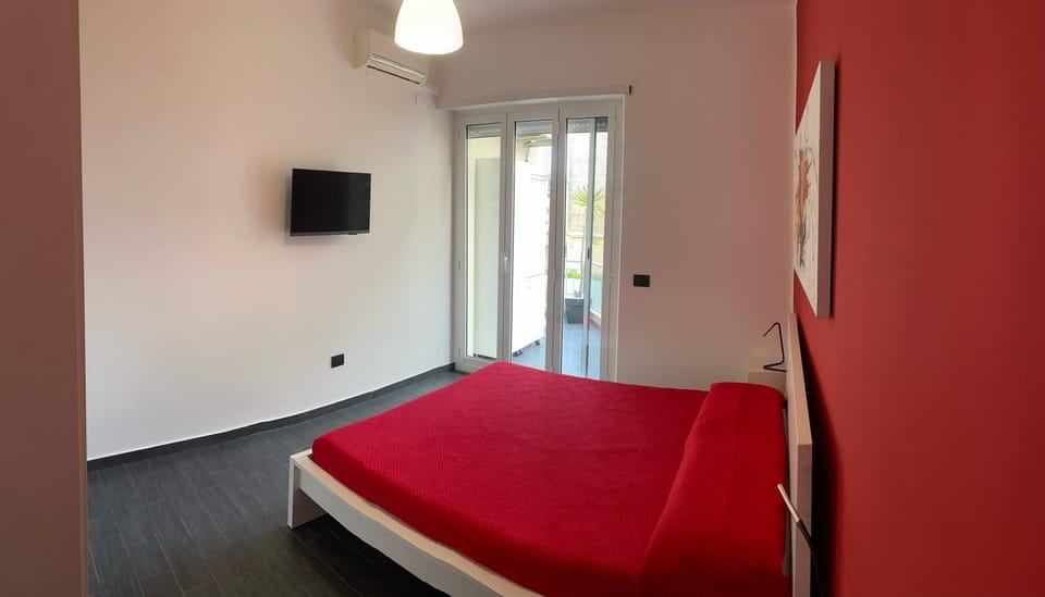 Bed, Photo of the whole room, Bedroom, internet, air conditioner