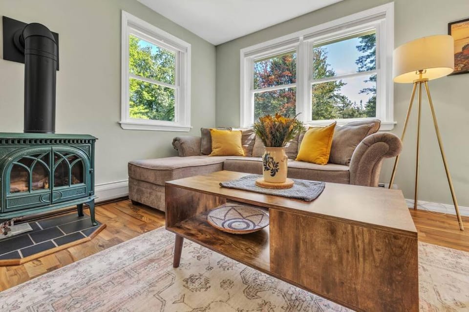 Cozy cottage in the woods House in Surry