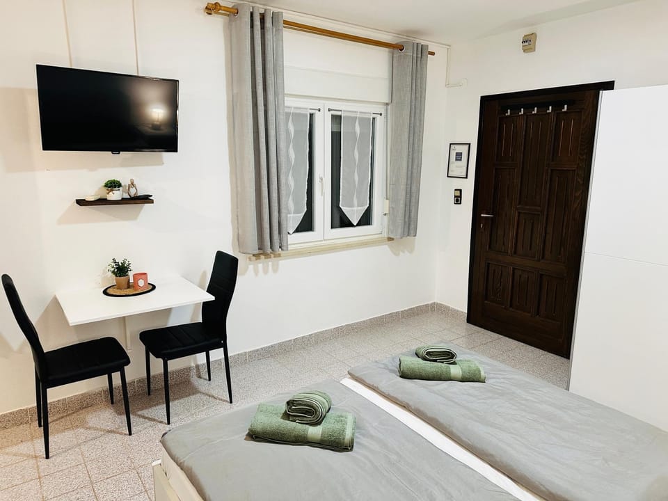 Studio Apartment near Beach Petrčane - Quiet & Central - Unit 1 Apartment in Zadar County