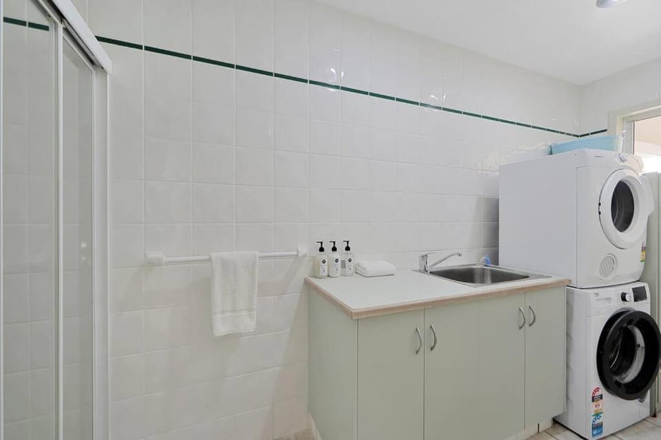 Bathroom, laundry, washing machine, dryer