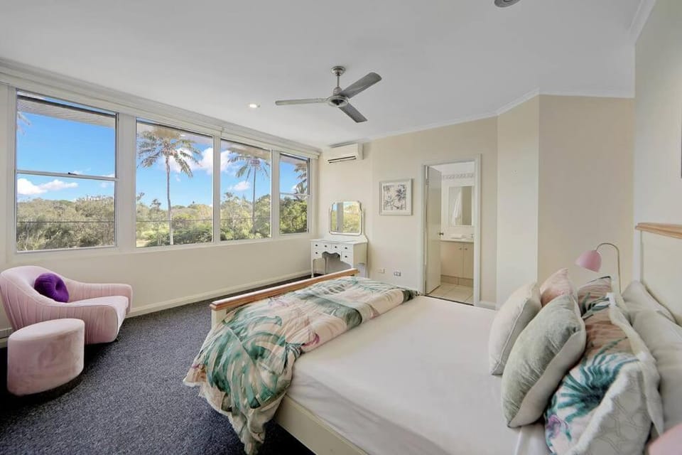 Bed, Bedroom, air conditioner