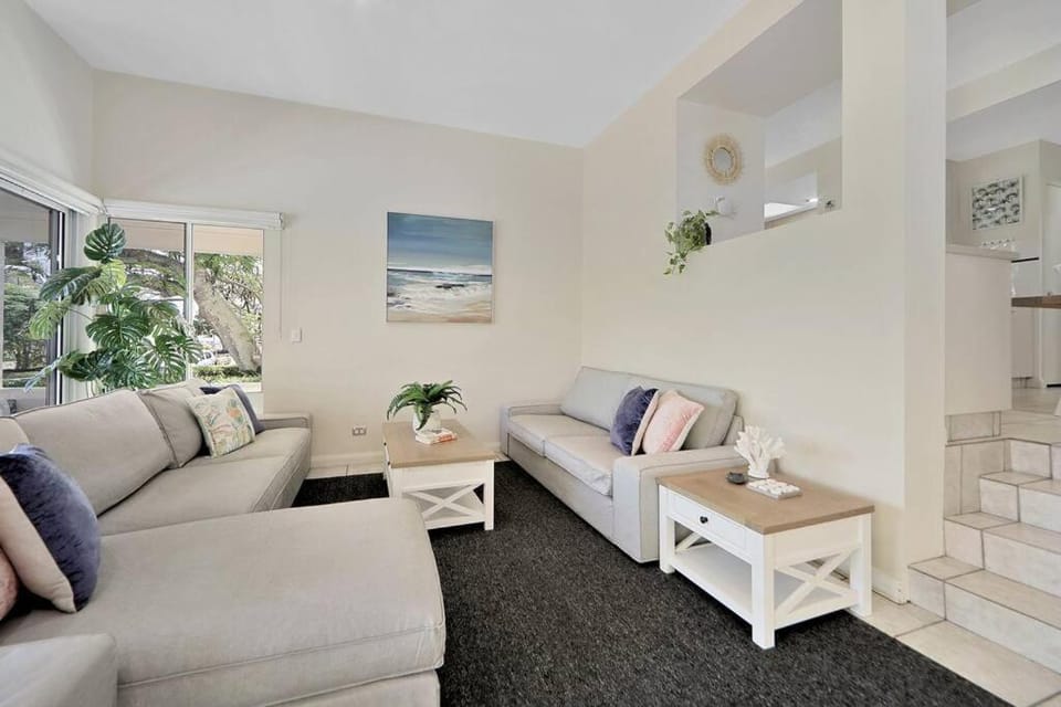 Living room, Seating area, air conditioner