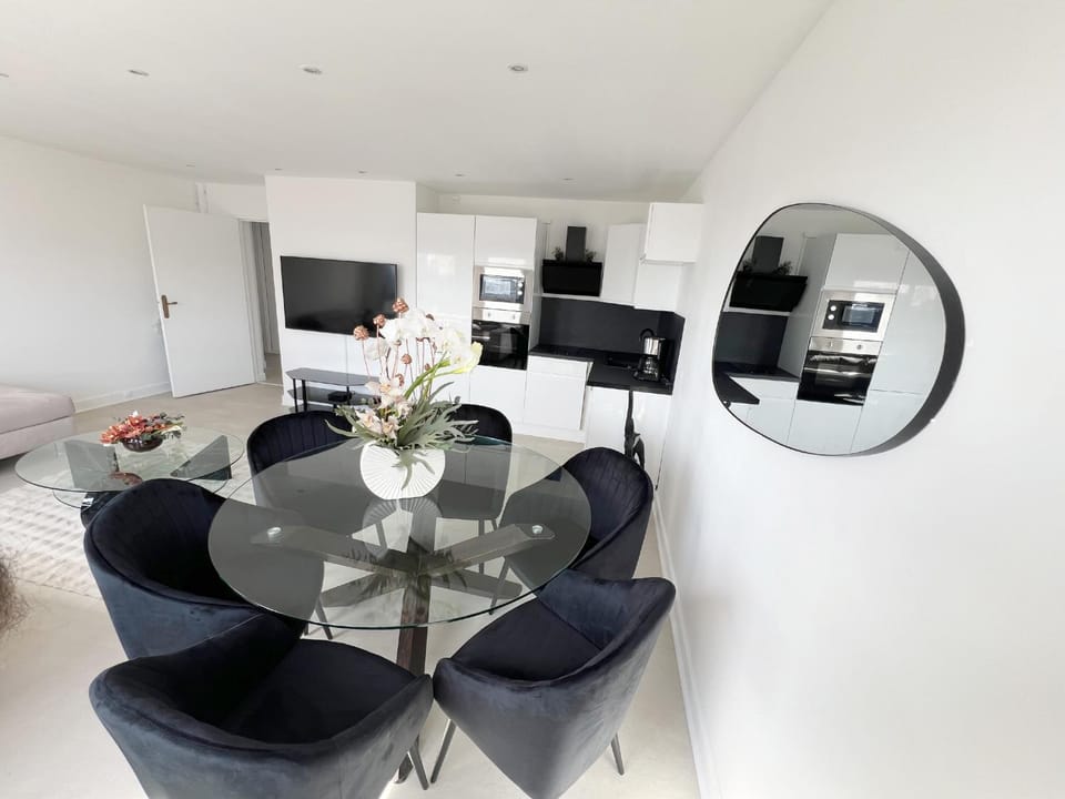 TV and multimedia, Kitchen or kitchenette, Living room, Seating area, minibar, pet friendly