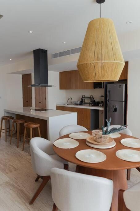 Kitchen or kitchenette, Dining area, minibar
