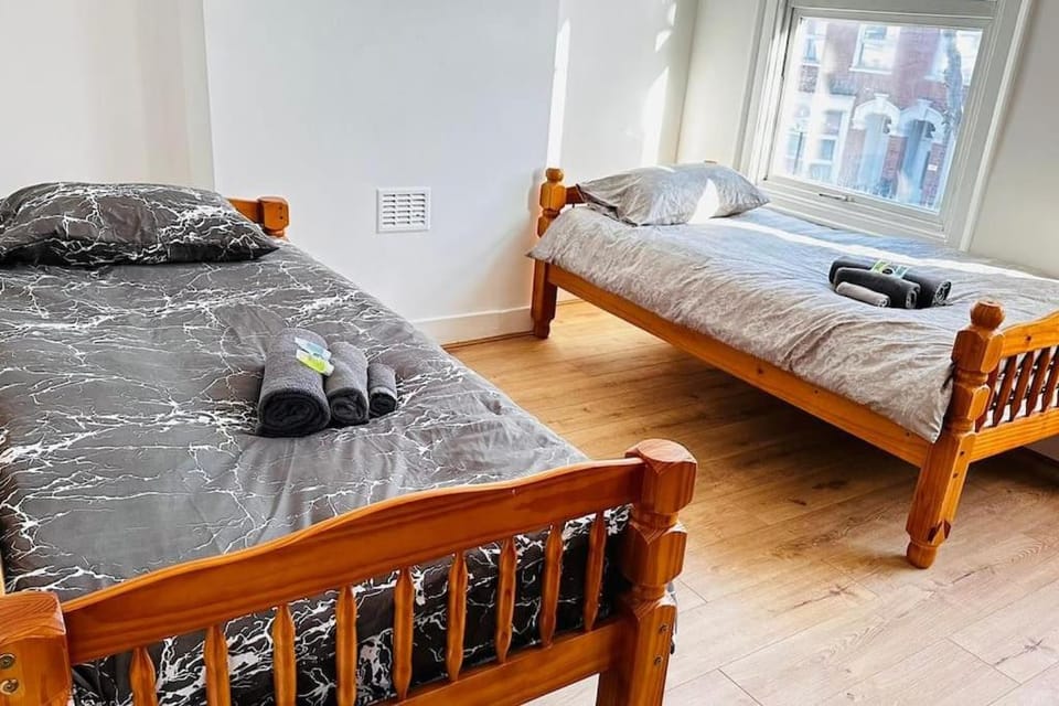 3 Bed House East London Home Apartment in London
