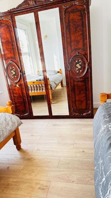 3 Bed House East London Home Apartment in London