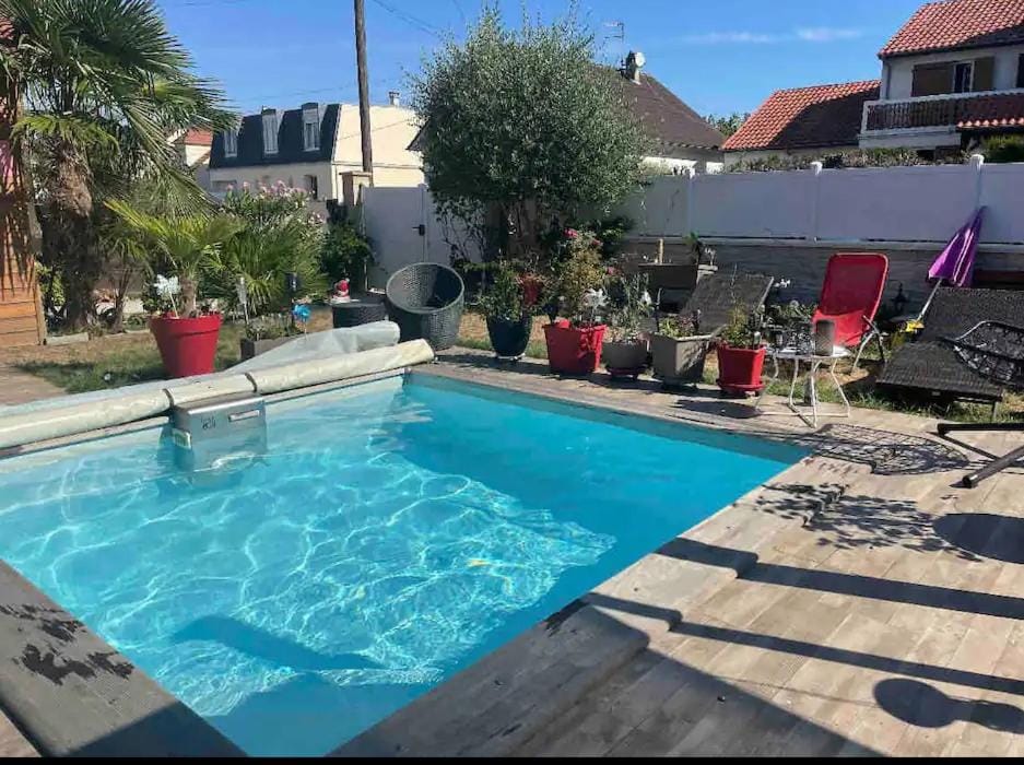 Petit paradis accueillant piscine proche CNFDI Chambre privée Apartment in Île-de-France