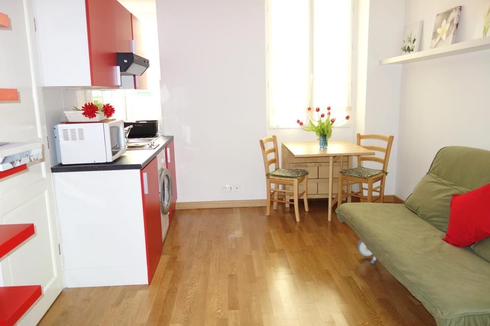 Kitchen or kitchenette, Living room, Dining area