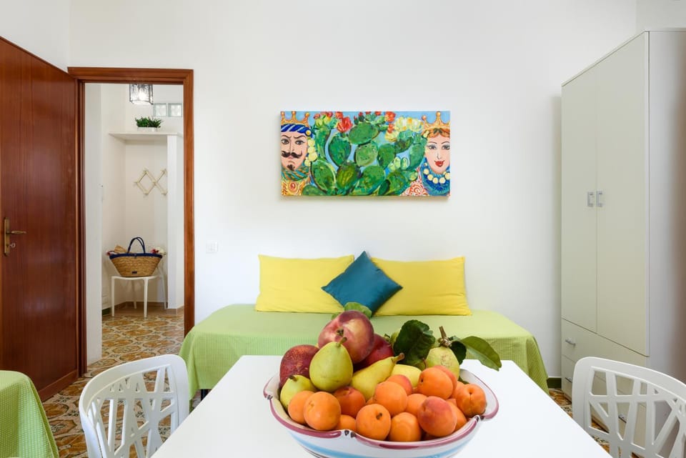 Living room, Photo of the whole room, Seating area, Dining area