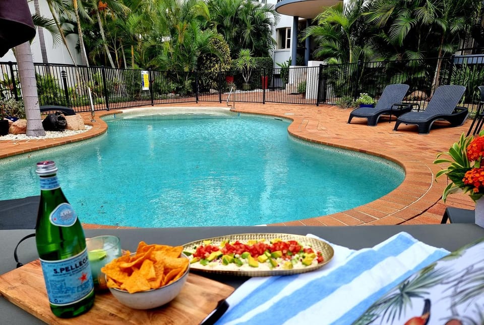 Swimming pool, sunbed