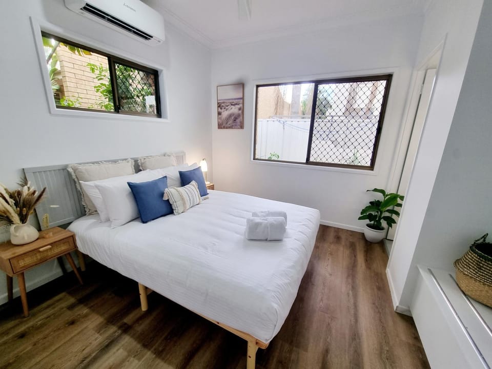 Bedroom, air conditioner