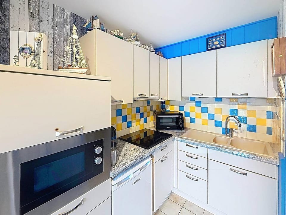 Duplex avec Jardin Privé pour 4 Pers. à 400m de la Plage - Merville-Franceville - FR-1-465-110 Apartment in Normandy