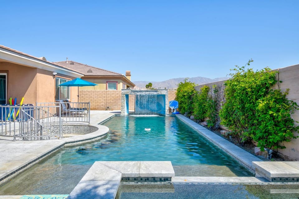 Day, Pool view, Swimming pool, Swimming pool, sunbed