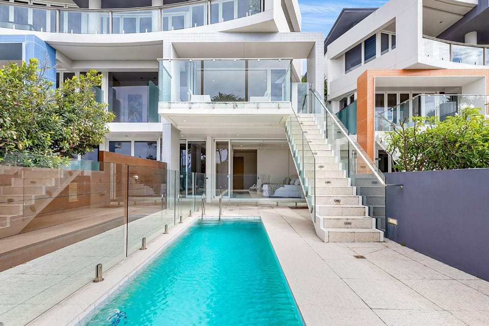 Seaside Luxury: Private Pool and Stunning Views Apartment in Coolum Beach
