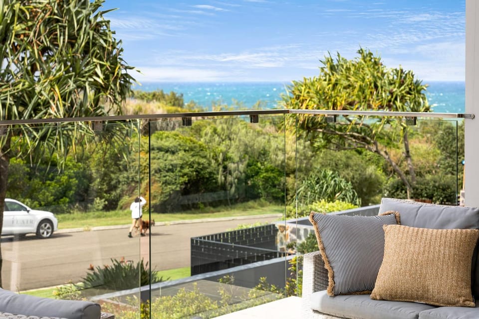 Seaside Luxury: Private Pool and Stunning Views Apartment in Coolum Beach