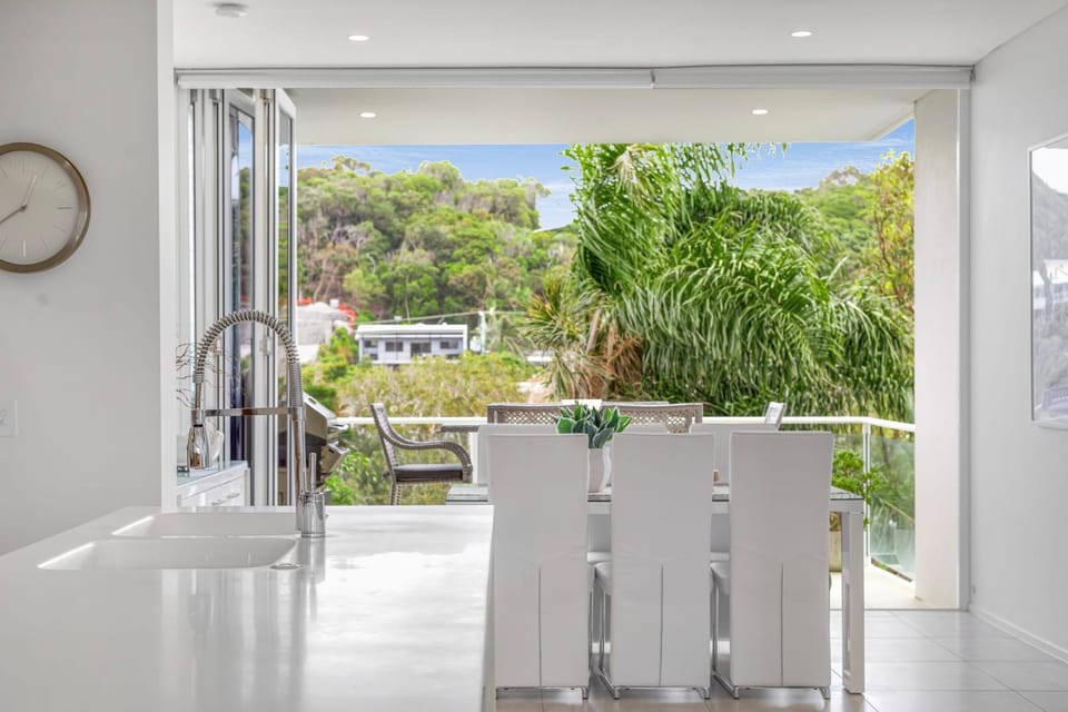 Seaside Luxury: Private Pool and Stunning Views Apartment in Coolum Beach