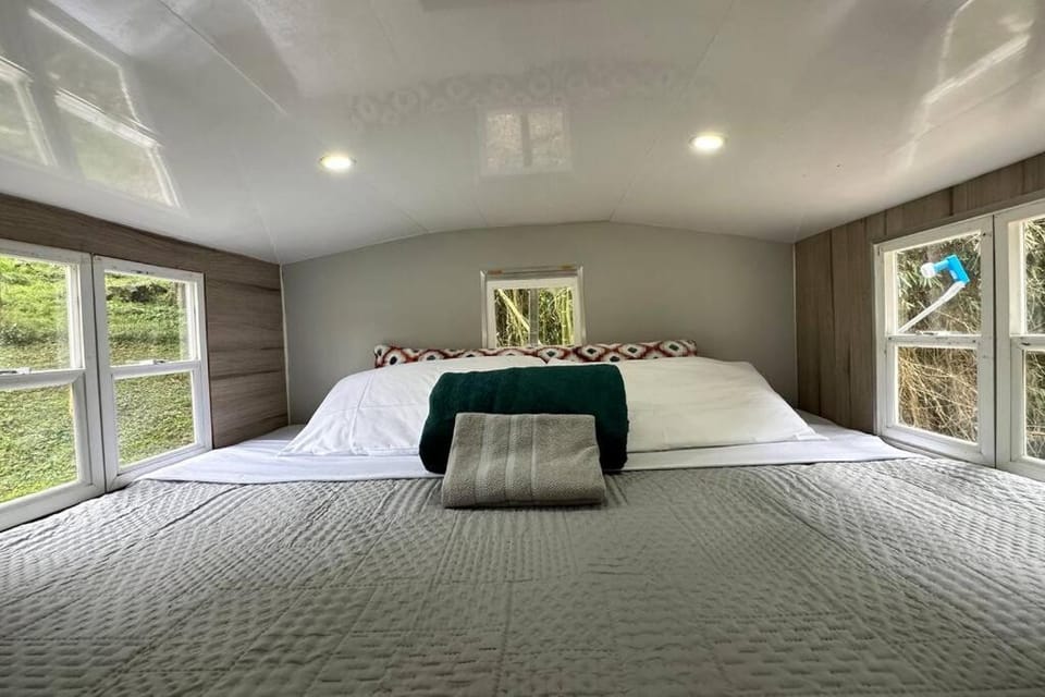 Tiny House On Wheels - Guayabal de Siquima House in Cundinamarca, Colombia