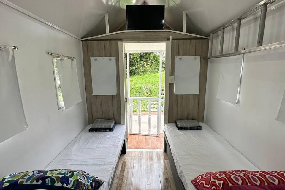 Tiny House On Wheels - Guayabal de Siquima House in Cundinamarca, Colombia