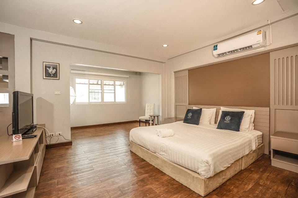 Bed, Photo of the whole room, Bedroom, air conditioner