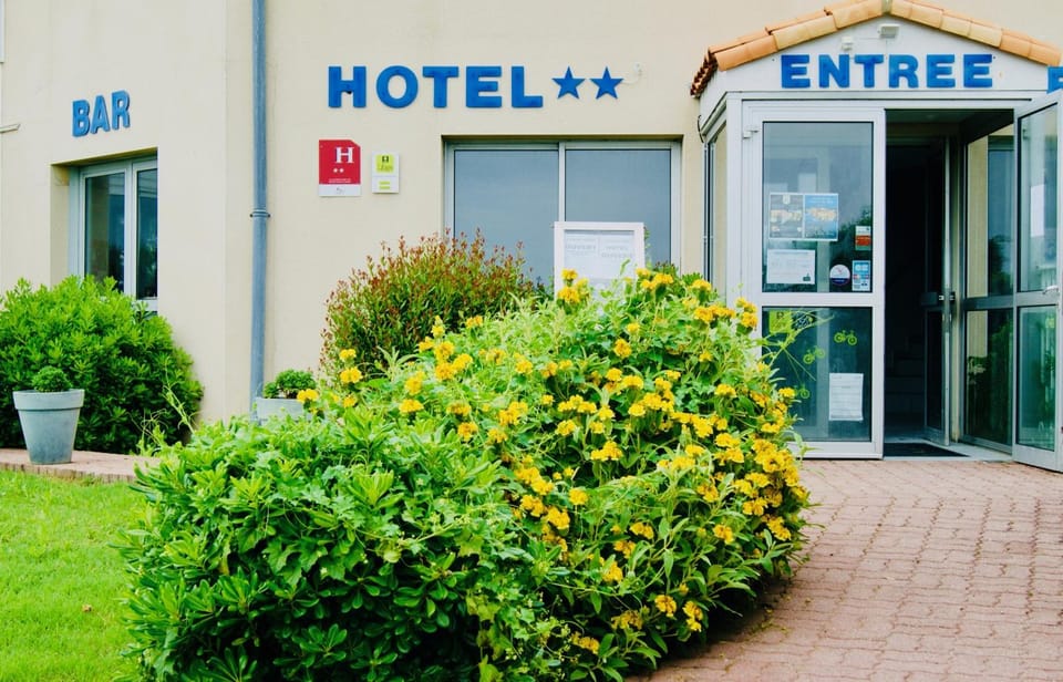 Facade/entrance, Garden