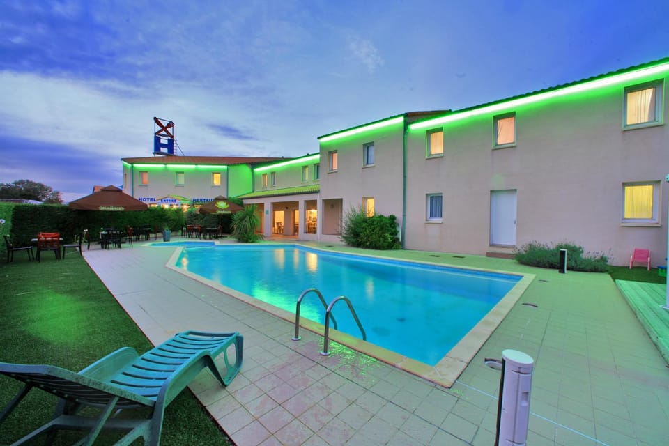 Spring, Balcony/Terrace, Pool view, Sunset
