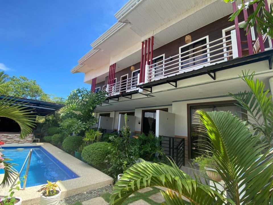Property building, Balcony/Terrace, Swimming pool