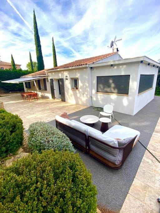 Magnifique Villa Le Sud Climatisée à 10 mn des Plages avec Piscine pour 6 Personnes Classée 4 Etoiles à Le Beausset Villa in Le Beausset