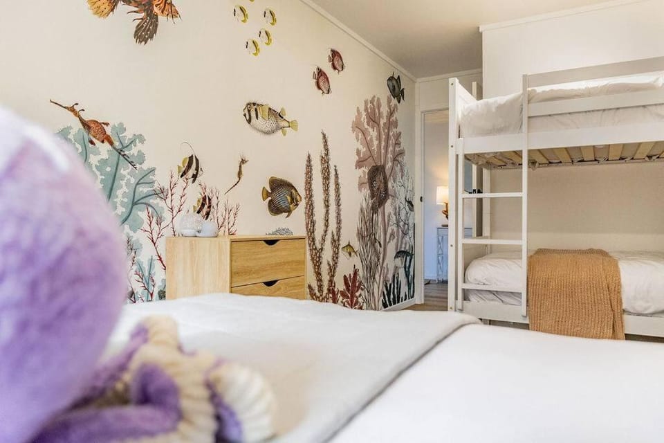 Bedroom, bunk bed