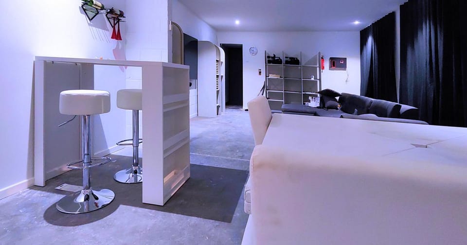 TV and multimedia, Living room, Seating area, hair dresser