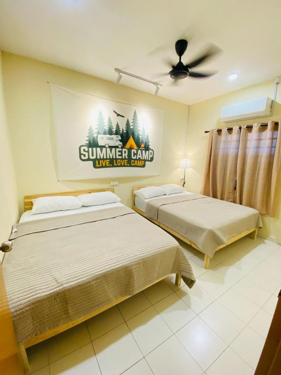 Bed, Photo of the whole room, Bedroom