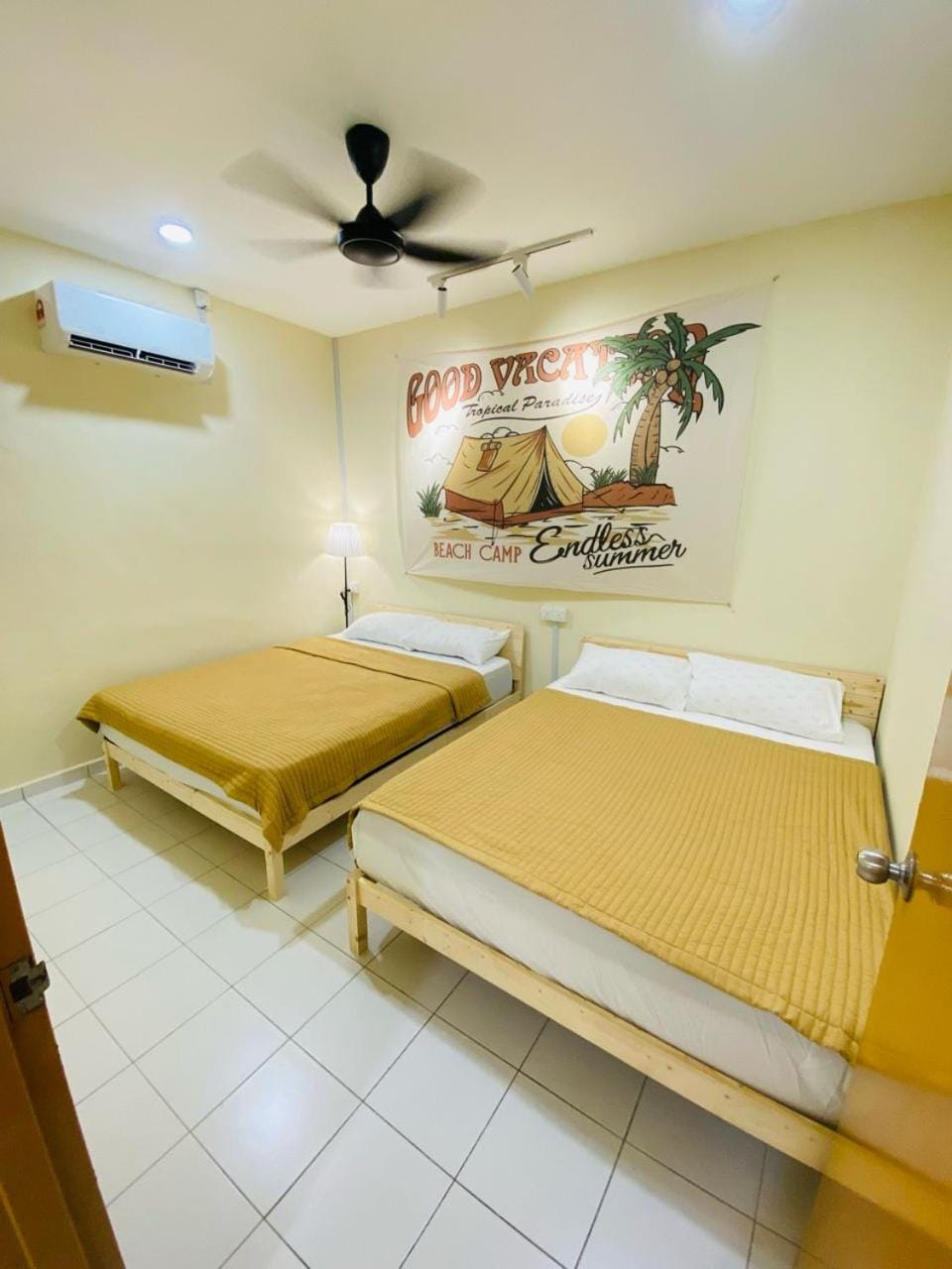 Bed, Photo of the whole room, Bedroom, air conditioner