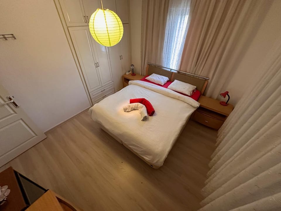 Bed, Photo of the whole room, wardrobe