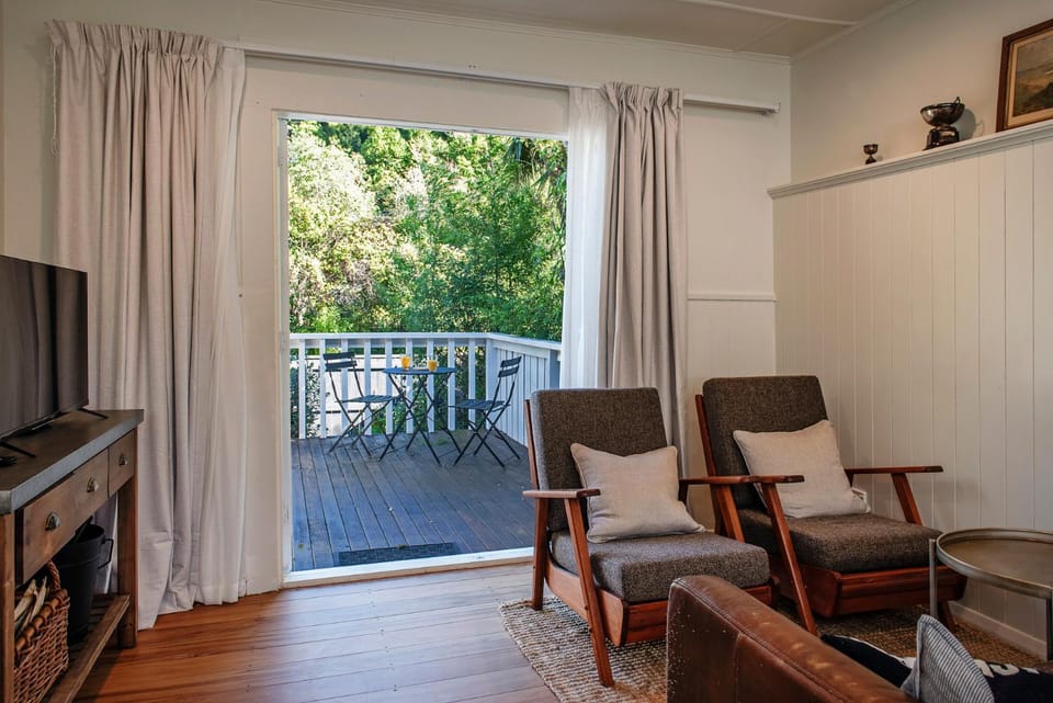 River Walk Cottage House in Nelson