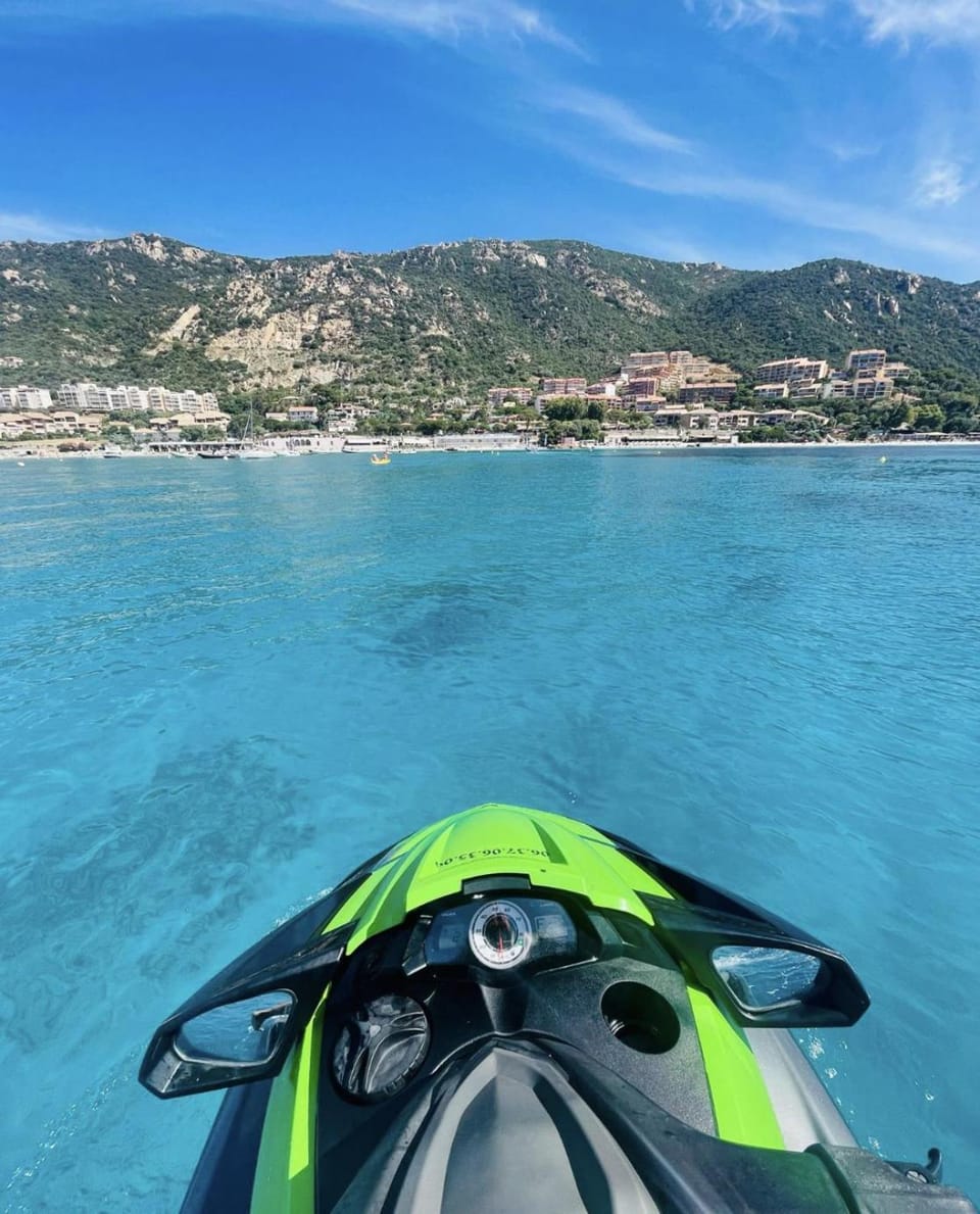 T2 avec PISCINE Chauffée - VUE EXCEPTIONNELLE sur la Mer - Parking & Wifi - Plage à 50m Apartment in Ajaccio