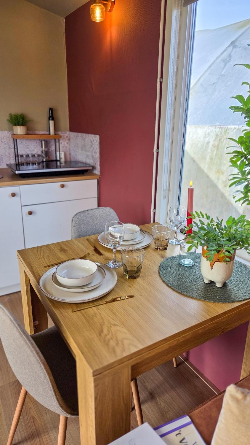 Dining area, Food